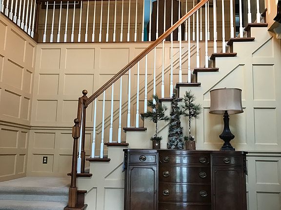 Dramatic entry foyer