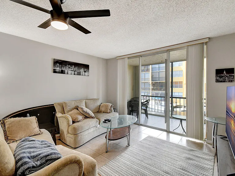 777 S Federal Hwy #202-H — Photo 8