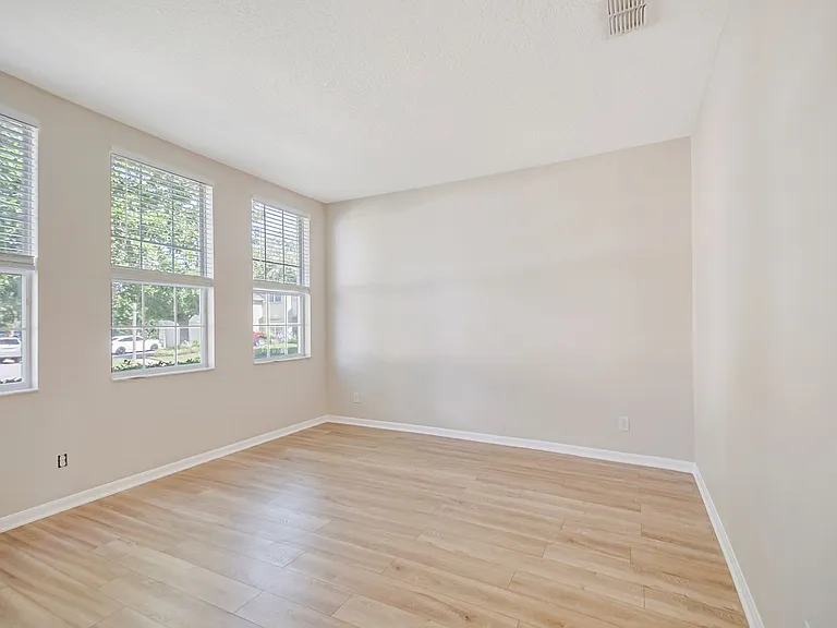 1904 Candlenut Cir — Photo 21