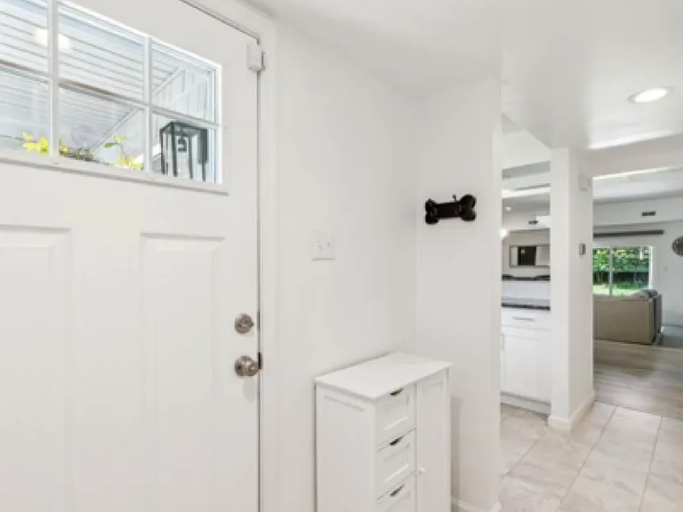 11 Harbor Dr — Photo 2