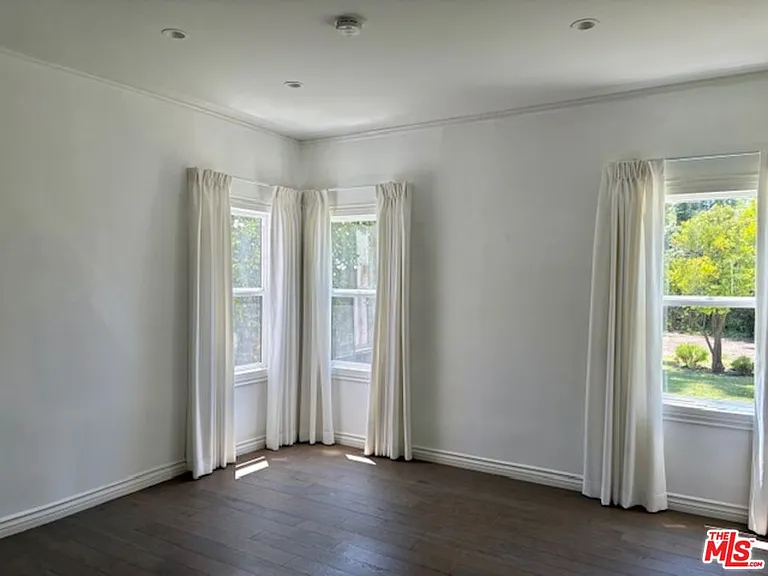 459 S Holt Ave — Photo 17