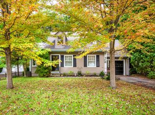 31 Johnson Rd, Falmouth, ME 04105