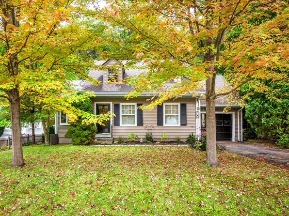 31 Johnson Road, Falmouth, ME 04105