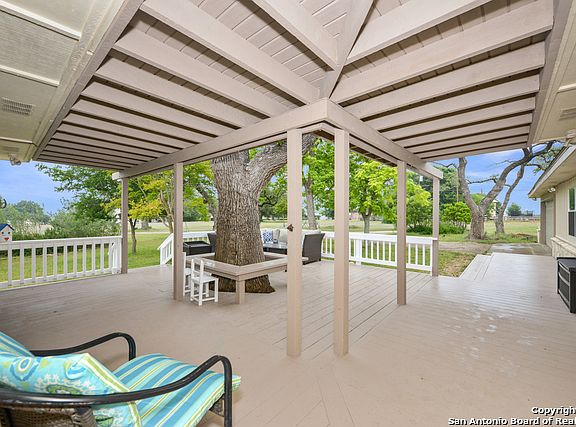 3rd image of 389 Knollwood Cir