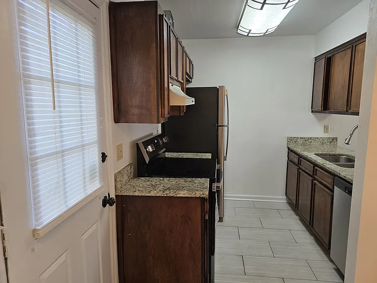 2218 Timberwood Cir N — Photo 19