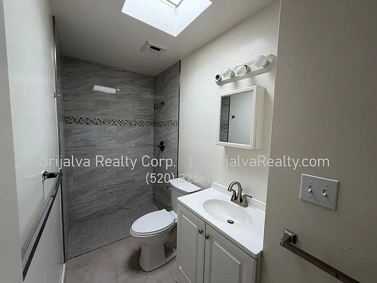 2451 E Mitchell St — Photo 8