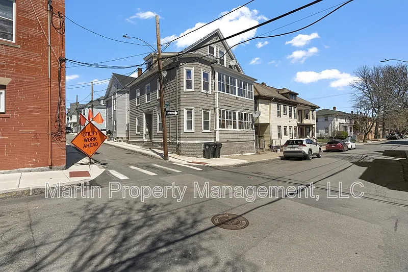 4 bed, 1.0 bath, 1000 sqft, $3,000 — Photo 1