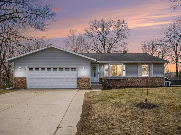 1315 S Broadway St, Hastings, MI 49058