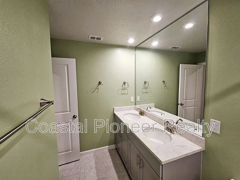 19403 Blue Pond Dr — Photo 32