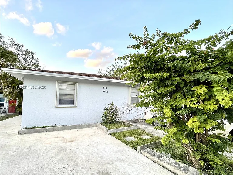 5911 Liberty St #5913 — Photo 3