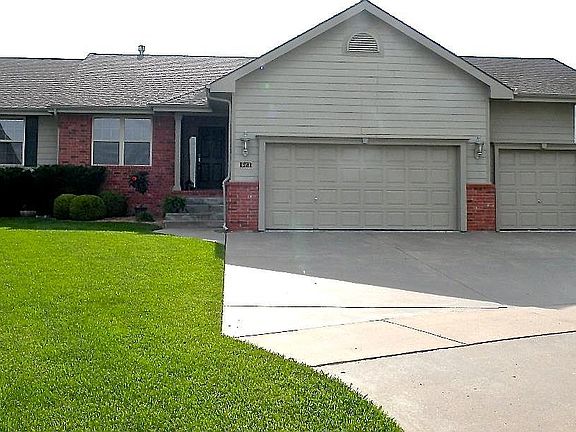 2nd image of 623 N Brentwood Ct