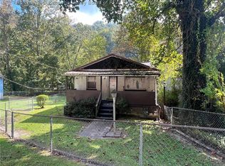 2737 Lens Creek Rd, Hernshaw, WV 25107