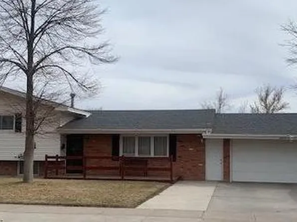 1602 Mikes Dr, Garden City, KS 67846