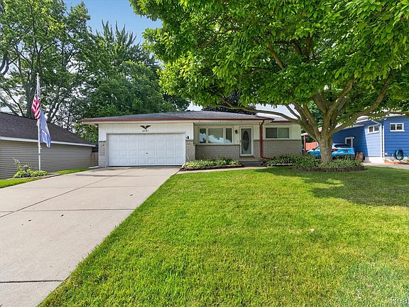 2nd image of 2721 Edgefield Dr