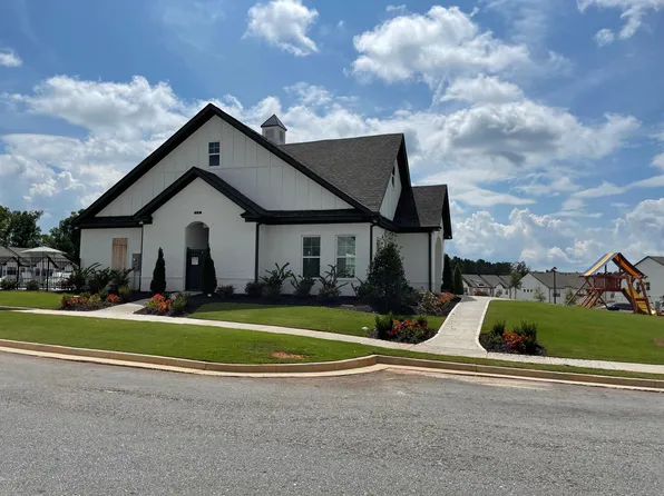 24 Auburn Hill Dr, Auburn, GA 30011