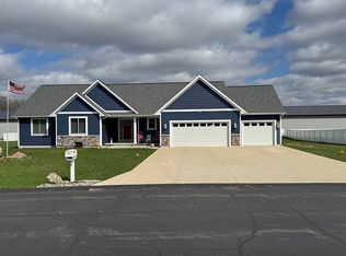 501 E Stoneridge Dr, Plainwell, MI