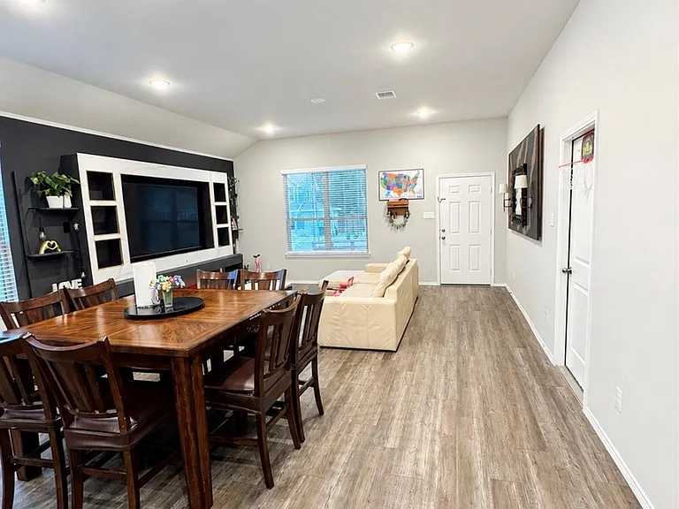 2335 Cedar Place Dr — Photo 2