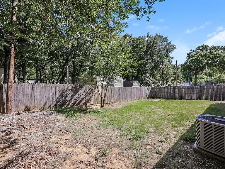 1125 Hidden Creek Dr — Photo 16