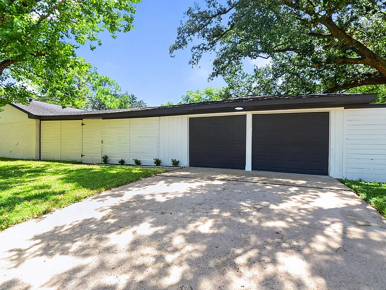 5675 Sylmar Rd — Photo 5
