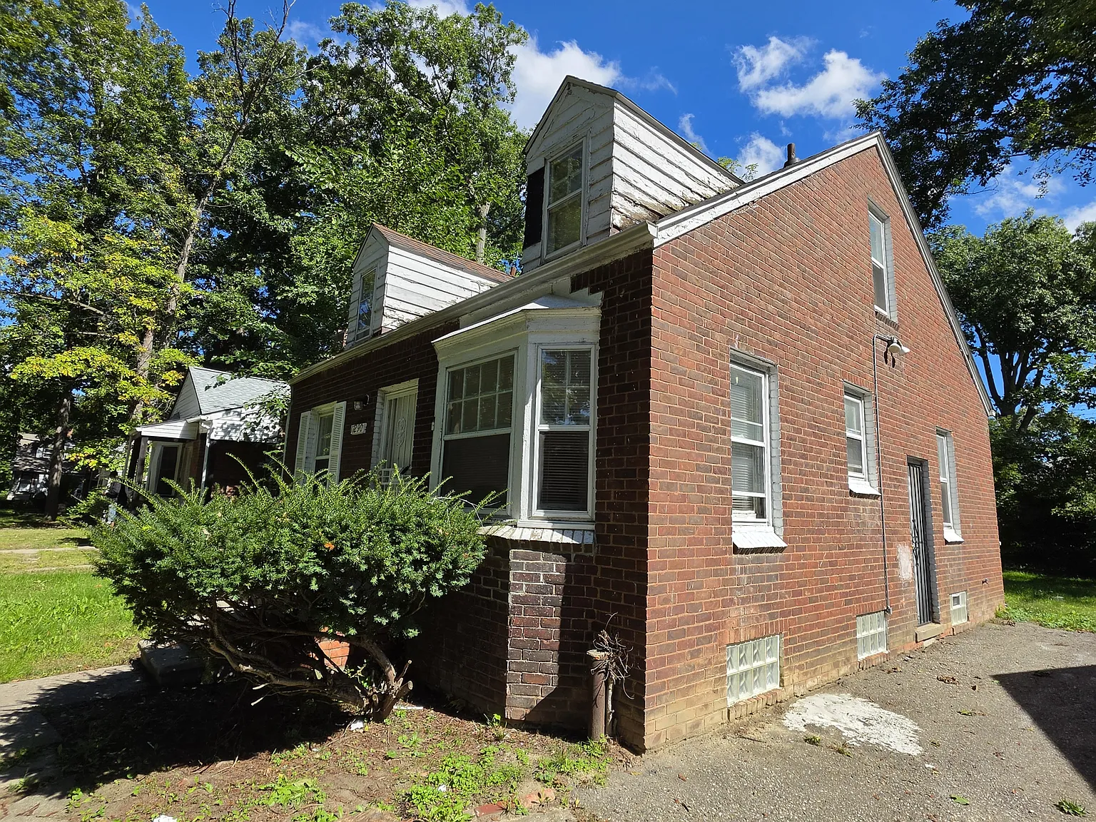 3 bed, 1100 sqft, $1,350 — Photo 2
