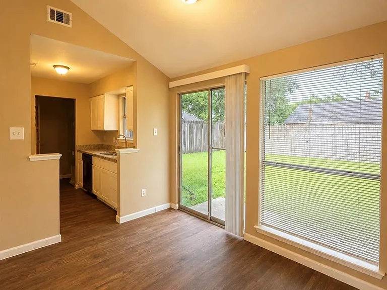7310 Arista Dr — Photo 4