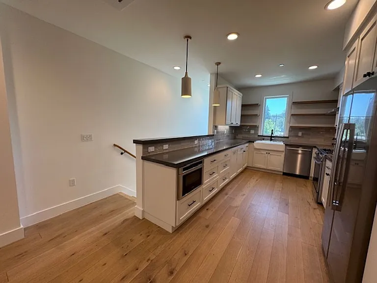906 Brown Ave — Photo 6