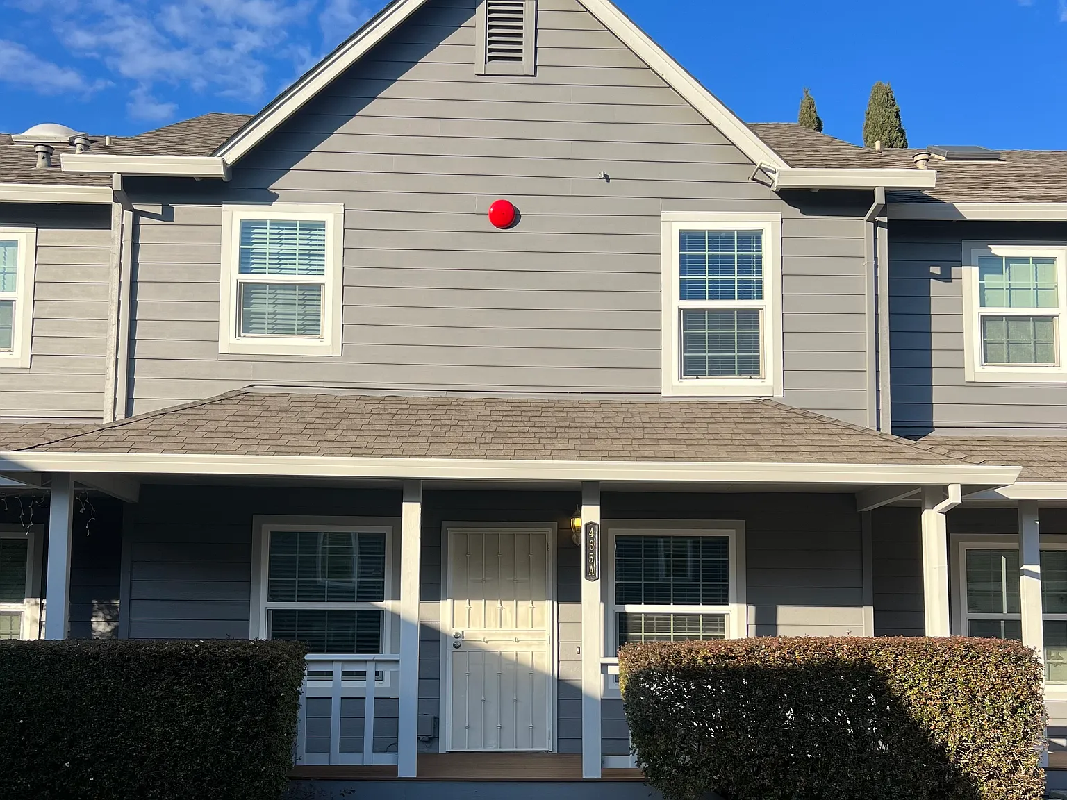 3 bed, 2.5 bath, 1200 sqft, $3,200 — Photo 1