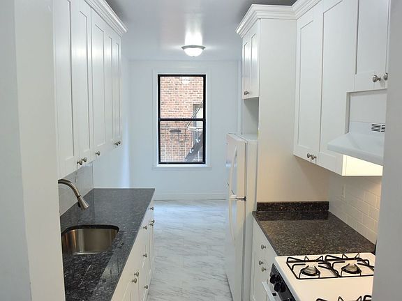 4th image of 11937 Metropolitan Ave #30