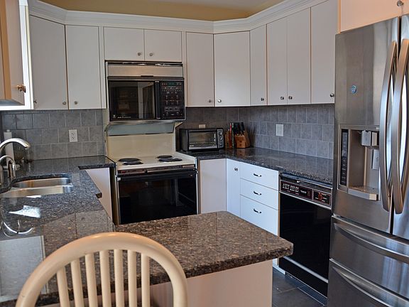 3rd image of 49 Hollow Brook Ln