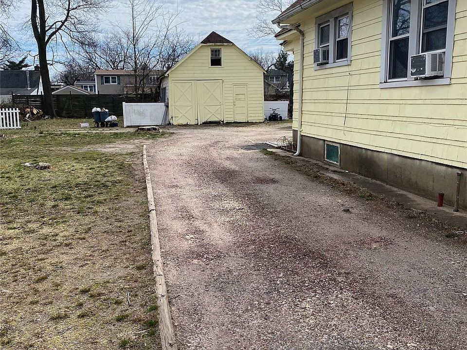 2nd image of 536 Oak St