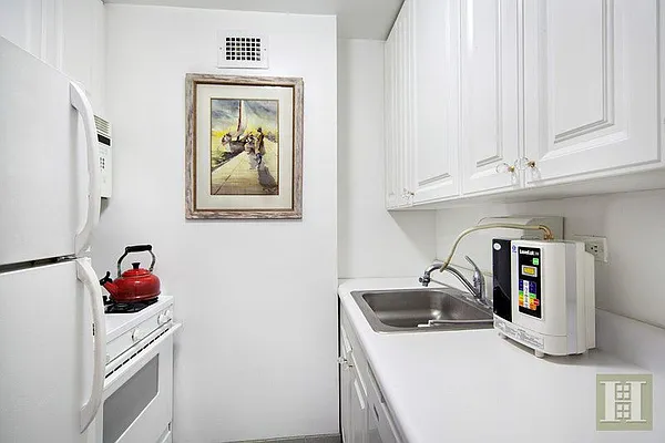 Rented by Halstead Real Estate | media 4
