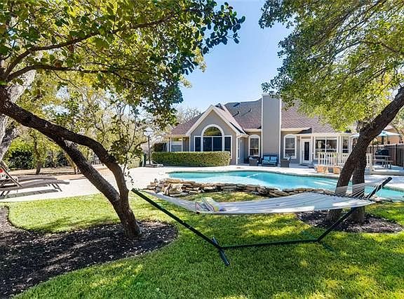 3rd image of 2804 Lakeway Blvd