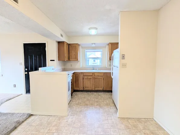 Coventry 1708, 1708 E 24th Ave APT 1, Hutchinson, KS 67502