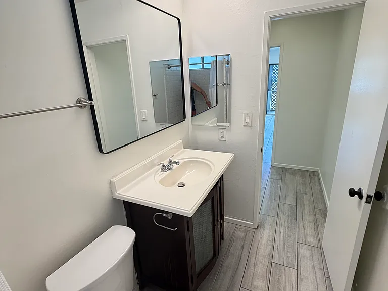 3820 Mentone Ave #6 — Photo 2