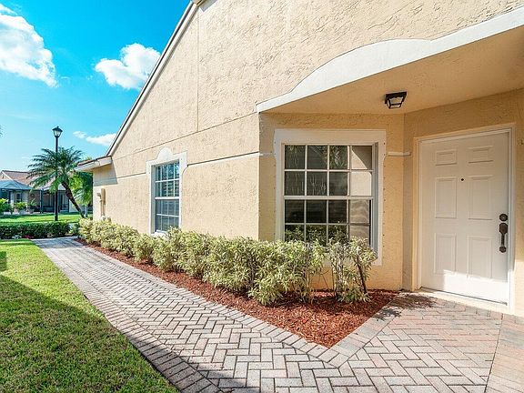 3rd image of 9449 Bridgeport Dr