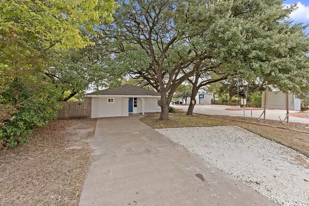 Building Photo - 206 George Bush Dr