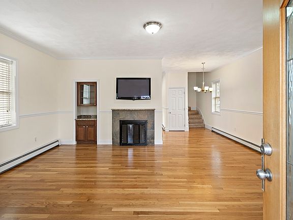 2nd image of 172 Essex St