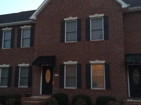 601 W Mountainview Rd #302, Johnson City, TN 37604
