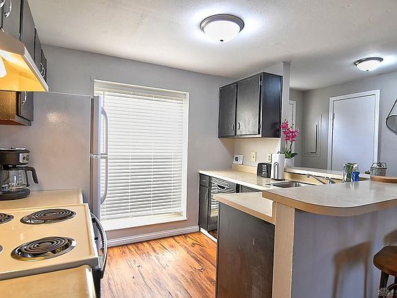 4th image of 8402 Woodgrove Ct