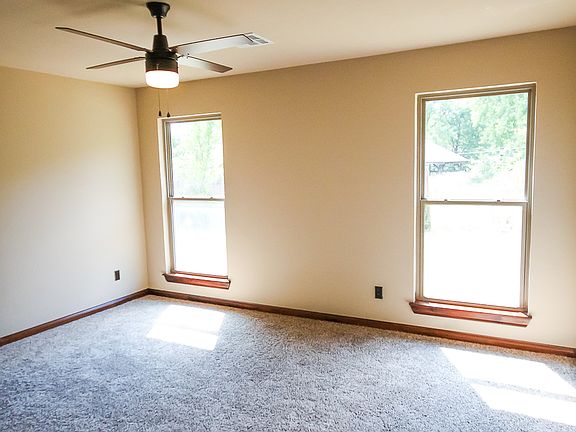 3rd image of 616 Highland Dr