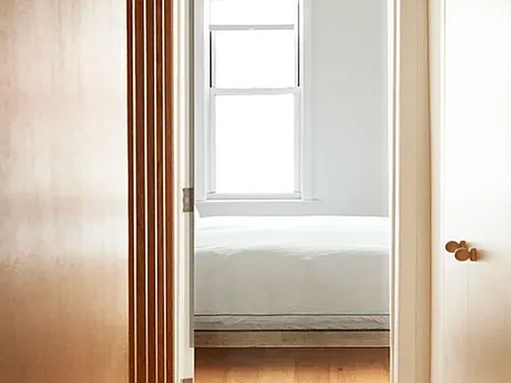 4th image of 967 Lorimer St Unit 1