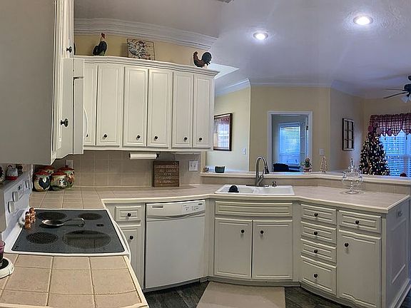 4th image of 4871 Somerset Dr