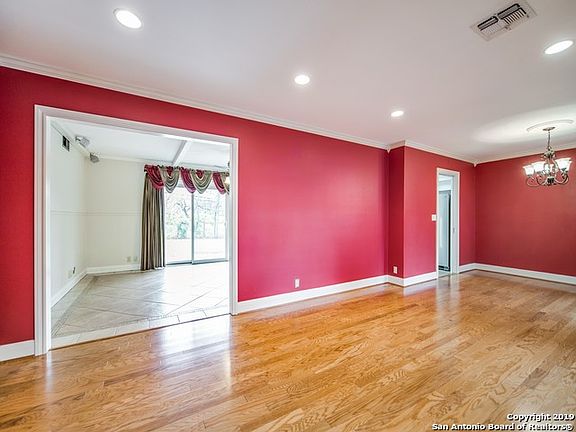 5th image of 310 Northaven St