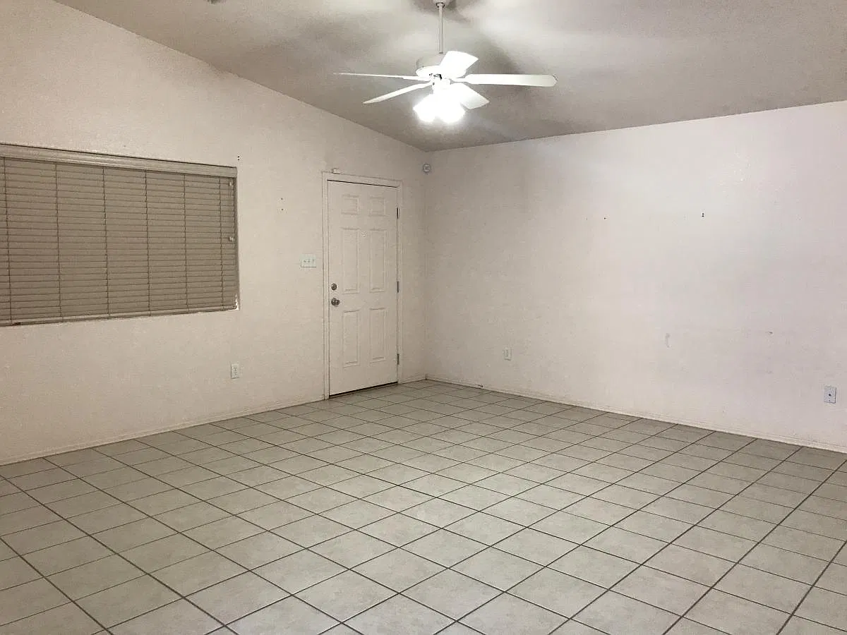 3 bed, 1218 sqft, $1,450 — Photo 2