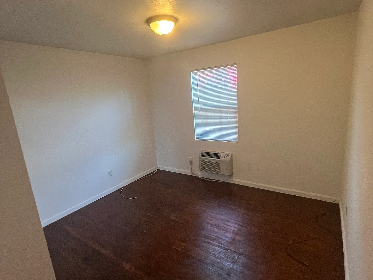 16004 Cadwell St — Photo 2