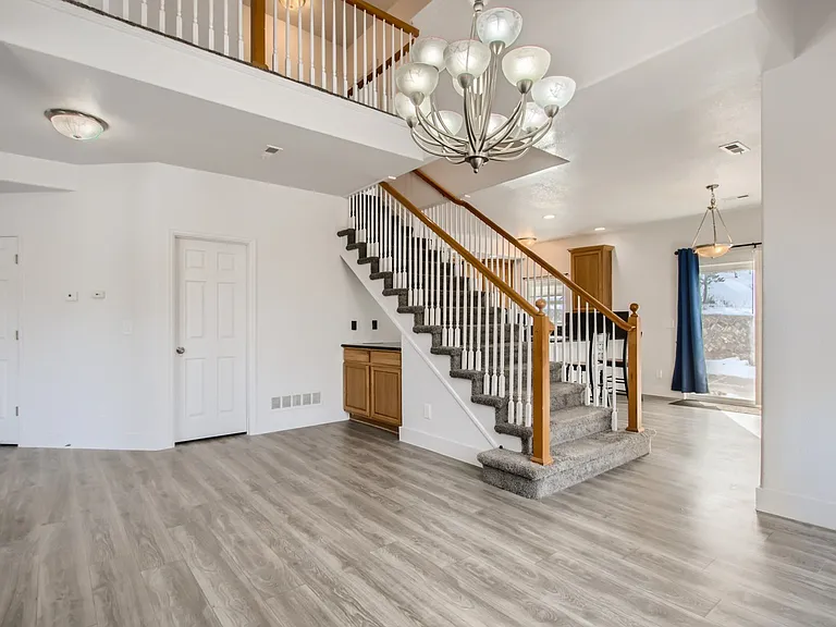 799 Martin Dr — Photo 7