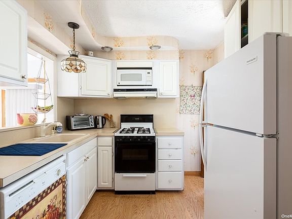 3rd image of 1019 Oaks Dr