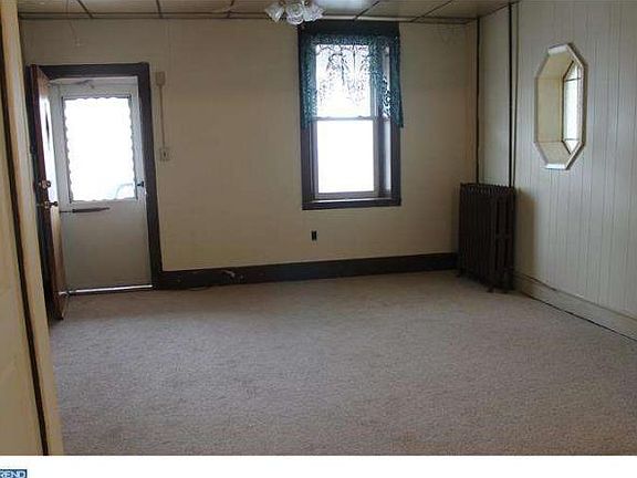 5th image of 130 W Franklin St