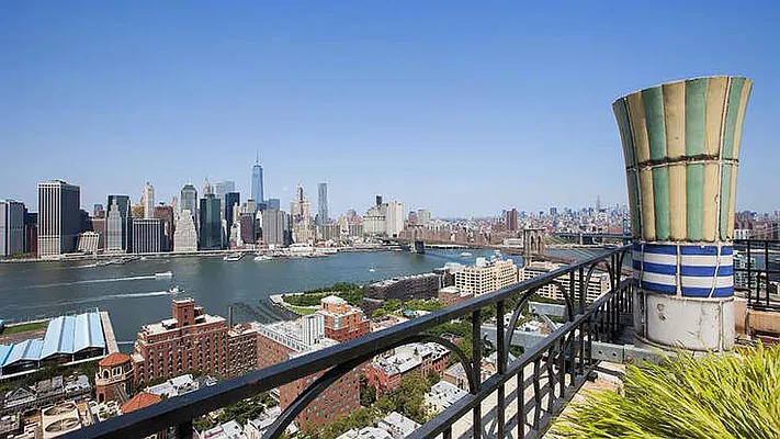 Sold by Compass | media 8