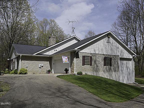 3rd image of 170 Embury Dr